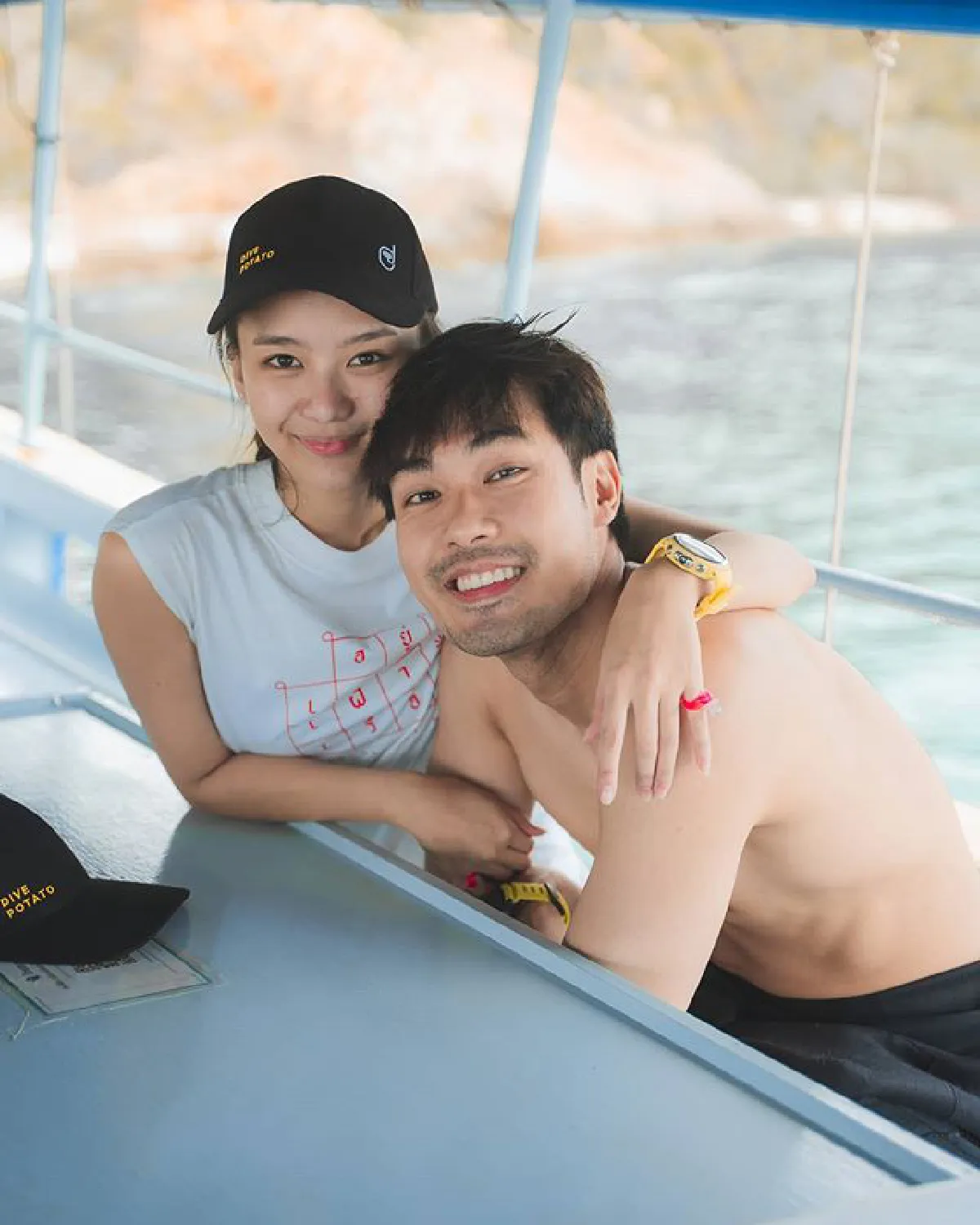 หน่อง-แพรวา เติมความหวานต่อเนื่อง ชวนกันดำน้ำใส่เสื้อคู่น่ารัก