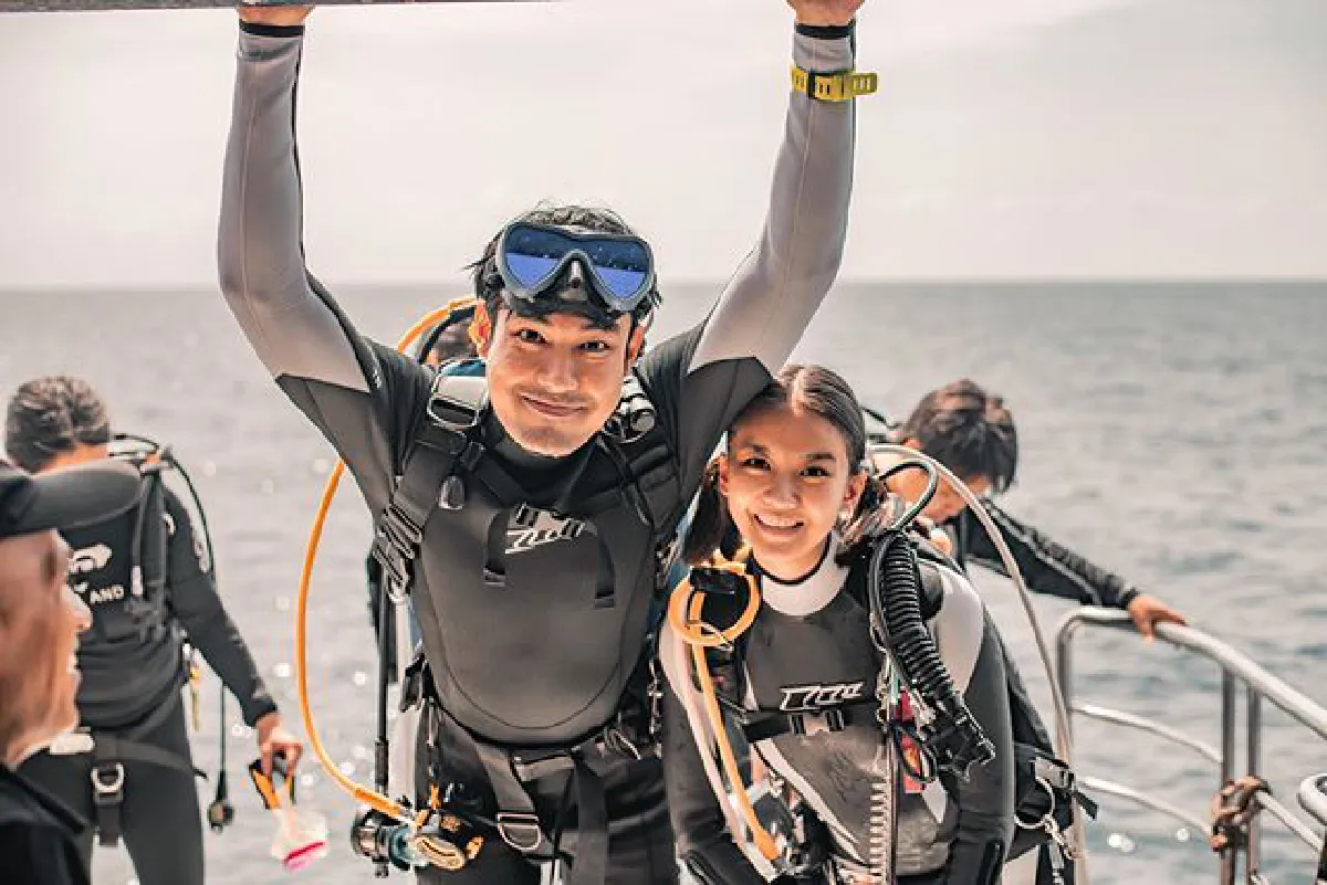 หน่อง-แพรวา เติมความหวานต่อเนื่อง ชวนกันดำน้ำใส่เสื้อคู่น่ารัก