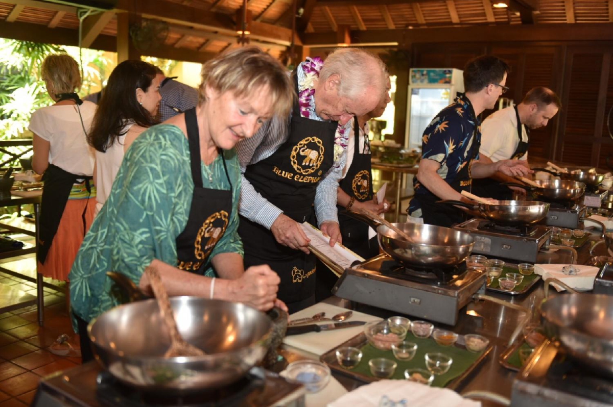 ทูต15ประเทศลงพื้นที่ย่านเมืองเก่าภูเก็ตร่วมโปรโมทการท่องเที่ยว ทูต15ประเทศลงพื้นที่ย่านเมืองเก่าภูเก็ตร่วมโปรโมทการท่องเที่ยว