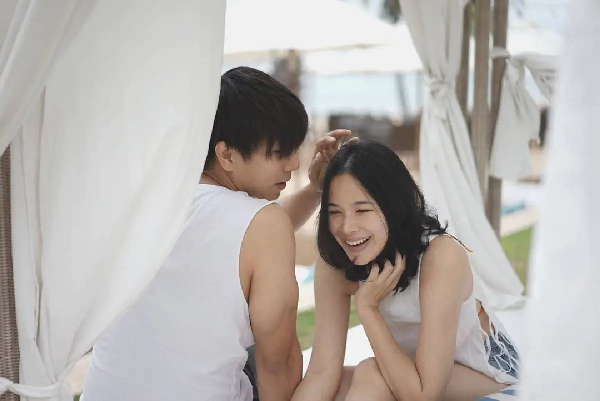 น่ารักจนมือลั่น! โบวี่ อัฐมา เปิดตัวแฟนหนุ่มรู้ใจสวีทกันริมชายหาด