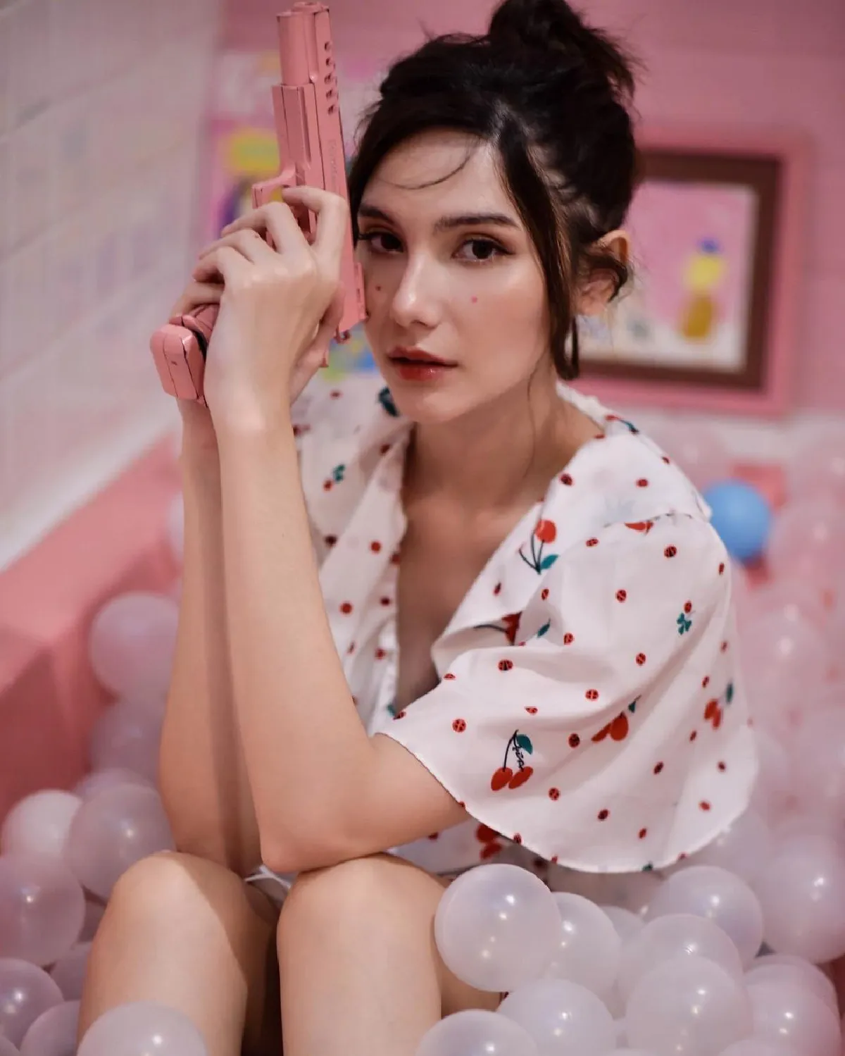 "ซาร่า” พาลูกสาว “น้องเอมมิลี่" รับงานถ่ายแบบแพ็คคู่ มองมุมไหนก็สวย 