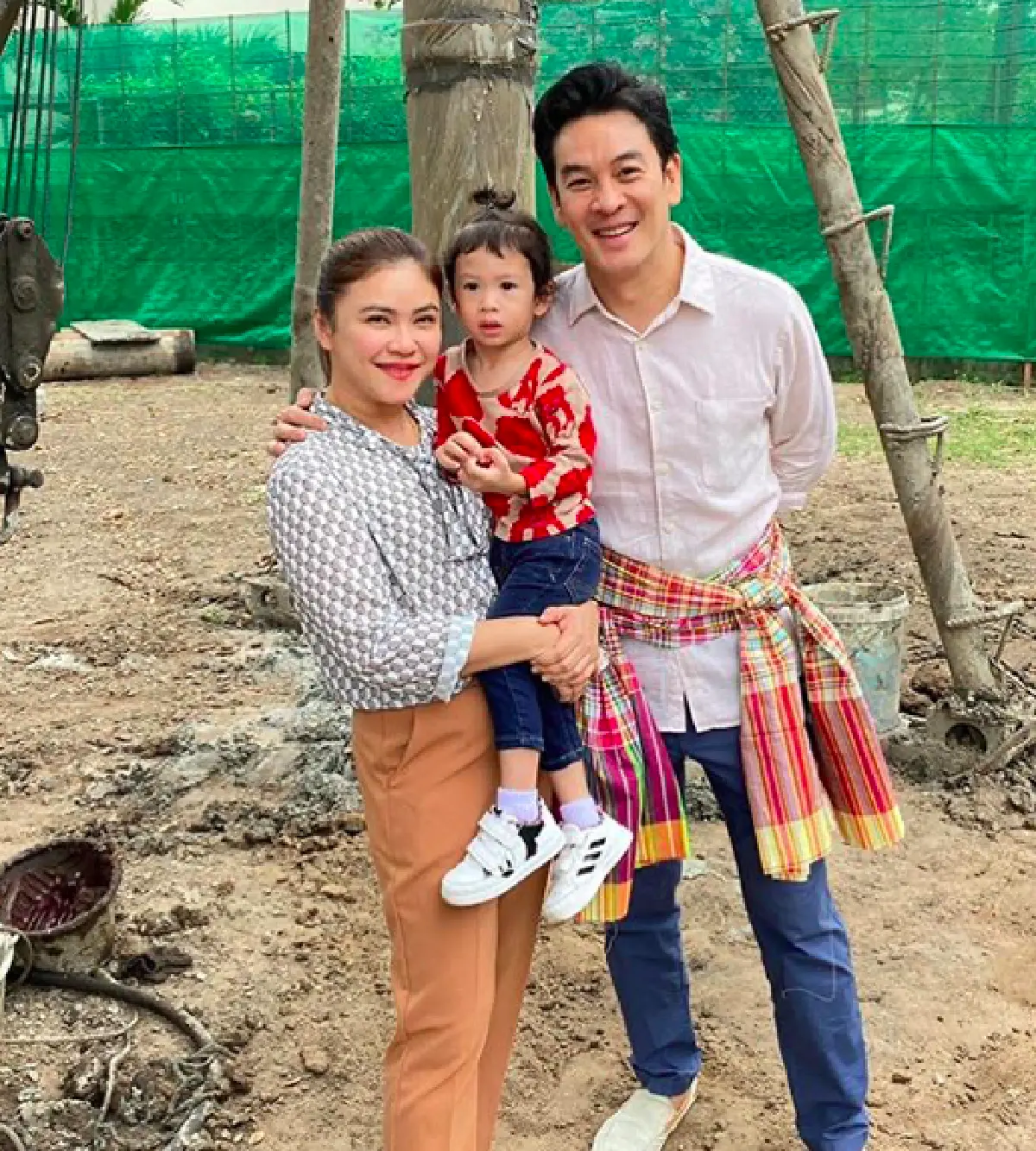 “ชาคริต-แอน” ทำพิธีขึ้นเสาเอกเสาโท ให้เป็นบ้านในอนาคตของ "น้องโพธิ์”