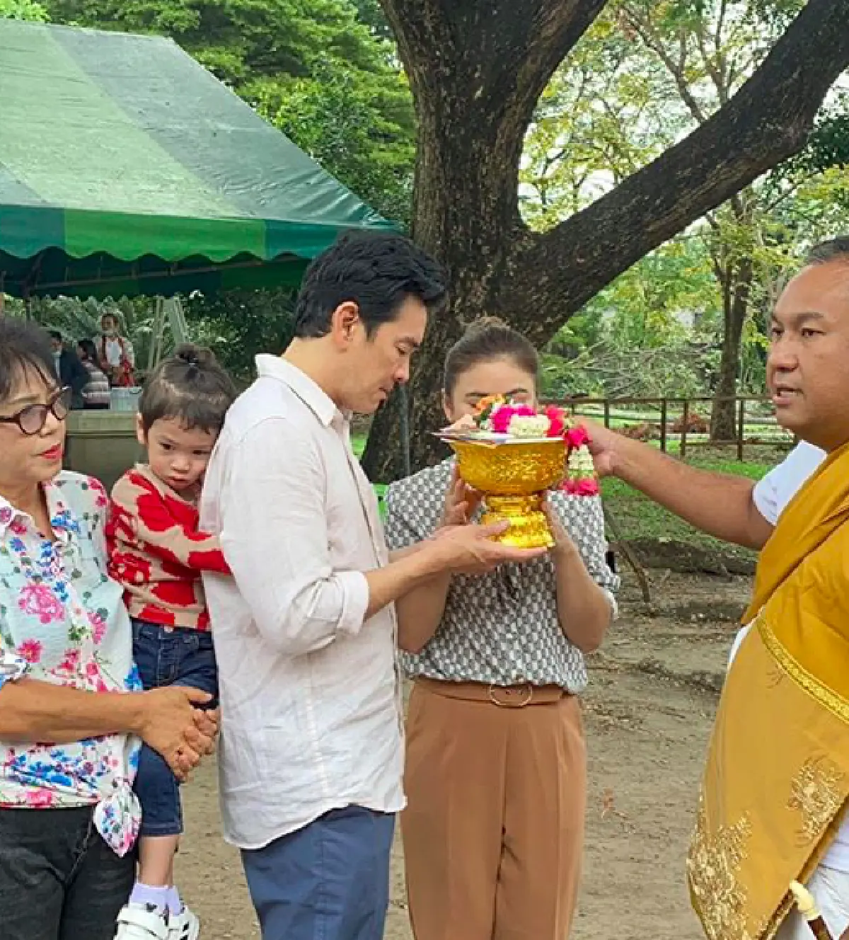 “ชาคริต-แอน” ทำพิธีขึ้นเสาเอกเสาโท ให้เป็นบ้านในอนาคตของ "น้องโพธิ์”