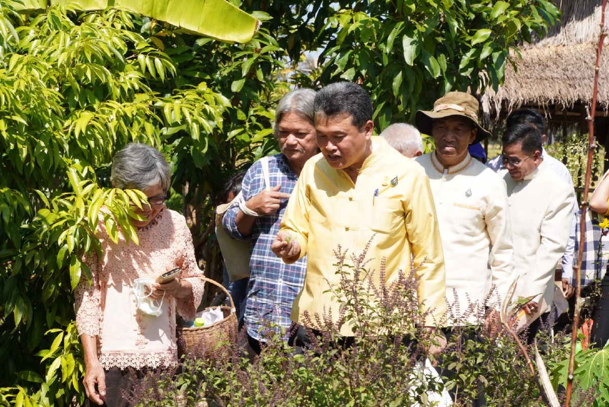 พช.ลงพื้นที่ภาคอีสานติดตามความก้าวหน้า"โคกหนองนาโมเดล"