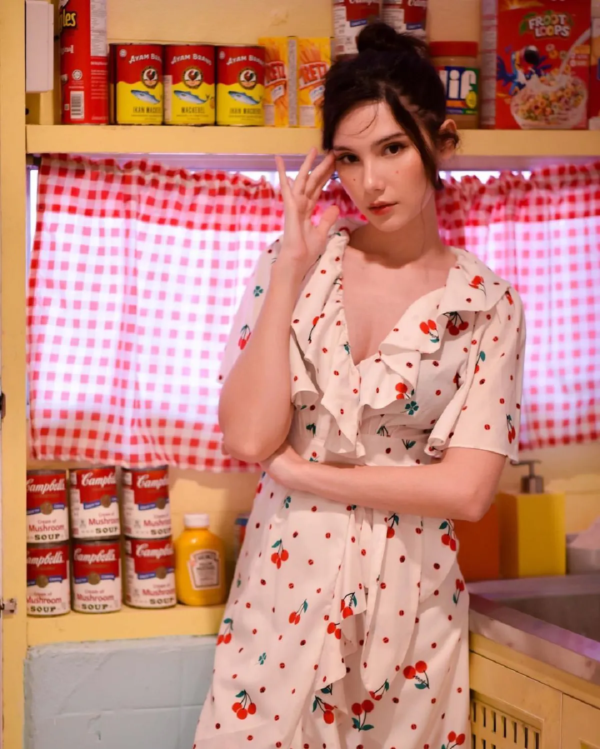 "ซาร่า” พาลูกสาว “น้องเอมมิลี่" รับงานถ่ายแบบแพ็คคู่ มองมุมไหนก็สวย 