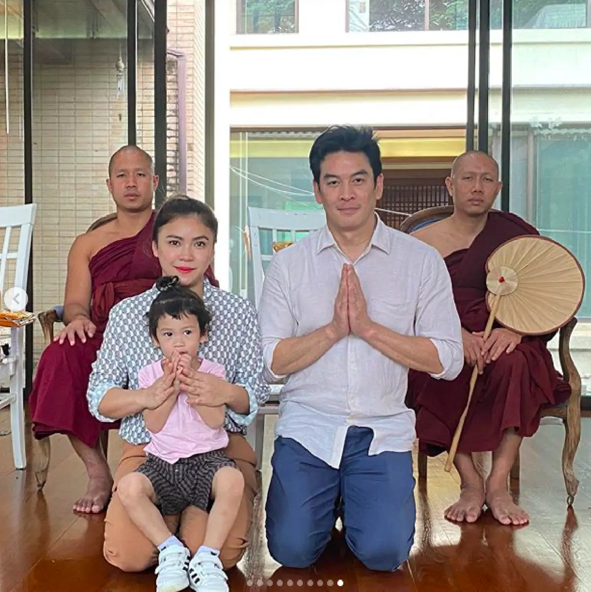 “ชาคริต-แอน” ทำพิธีขึ้นเสาเอกเสาโท ให้เป็นบ้านในอนาคตของ "น้องโพธิ์”