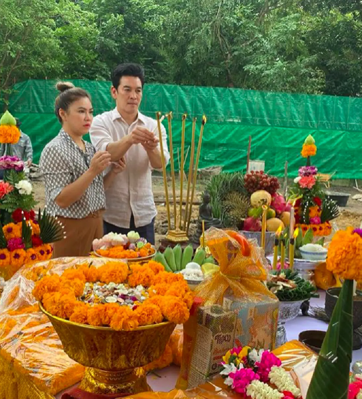 “ชาคริต-แอน” ทำพิธีขึ้นเสาเอกเสาโท ให้เป็นบ้านในอนาคตของ "น้องโพธิ์”