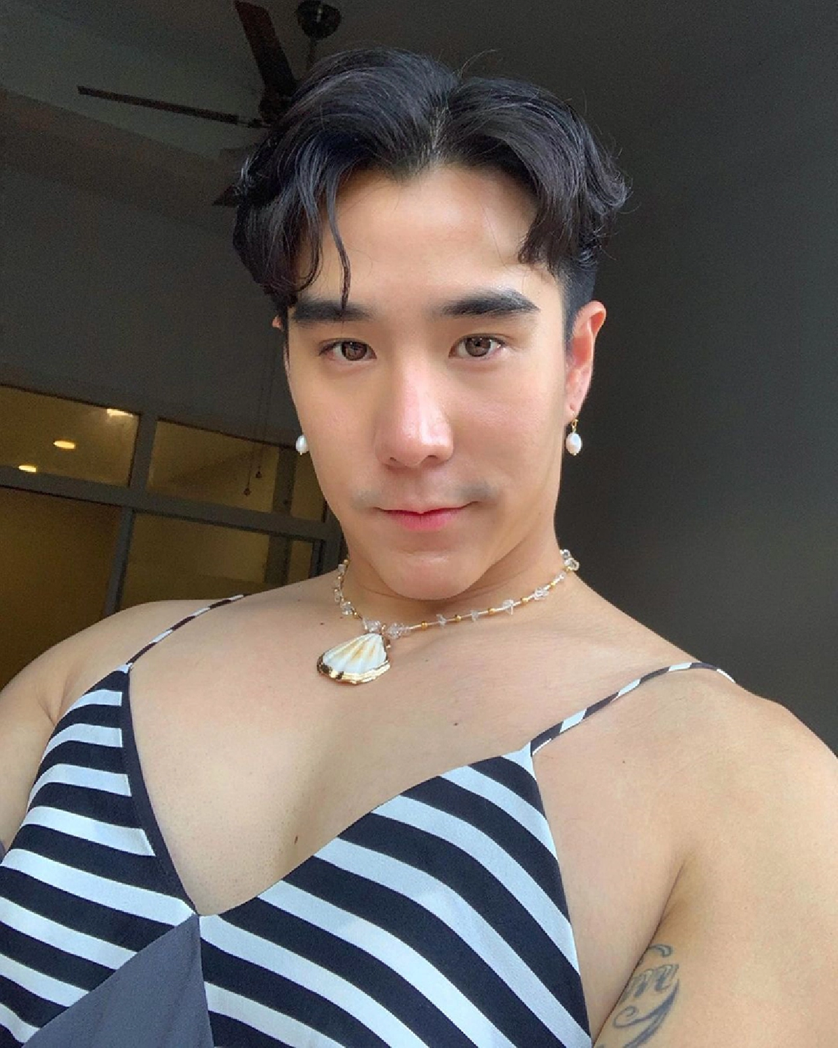 เขื่อน เคโอติก นุ่งวันพีซเว้าสูงจัดเต็มความเซ็กซี่..เพราะเสื้อผ้าไม่มีเพศ