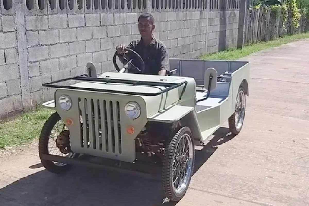 ลุงวัย 51 ความรู้ ป.6 ประดิษฐ์รถโบราณคลาสสิค 4 คันไว้ขับเล่น