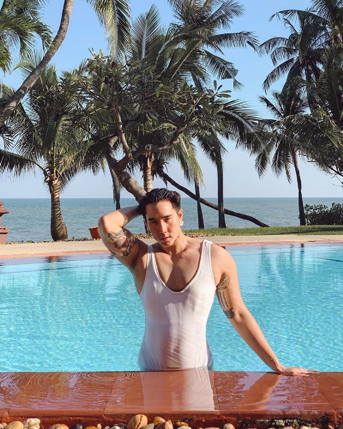 เขื่อน เคโอติก นุ่งวันพีซเว้าสูงจัดเต็มความเซ็กซี่..เพราะเสื้อผ้าไม่มีเพศ