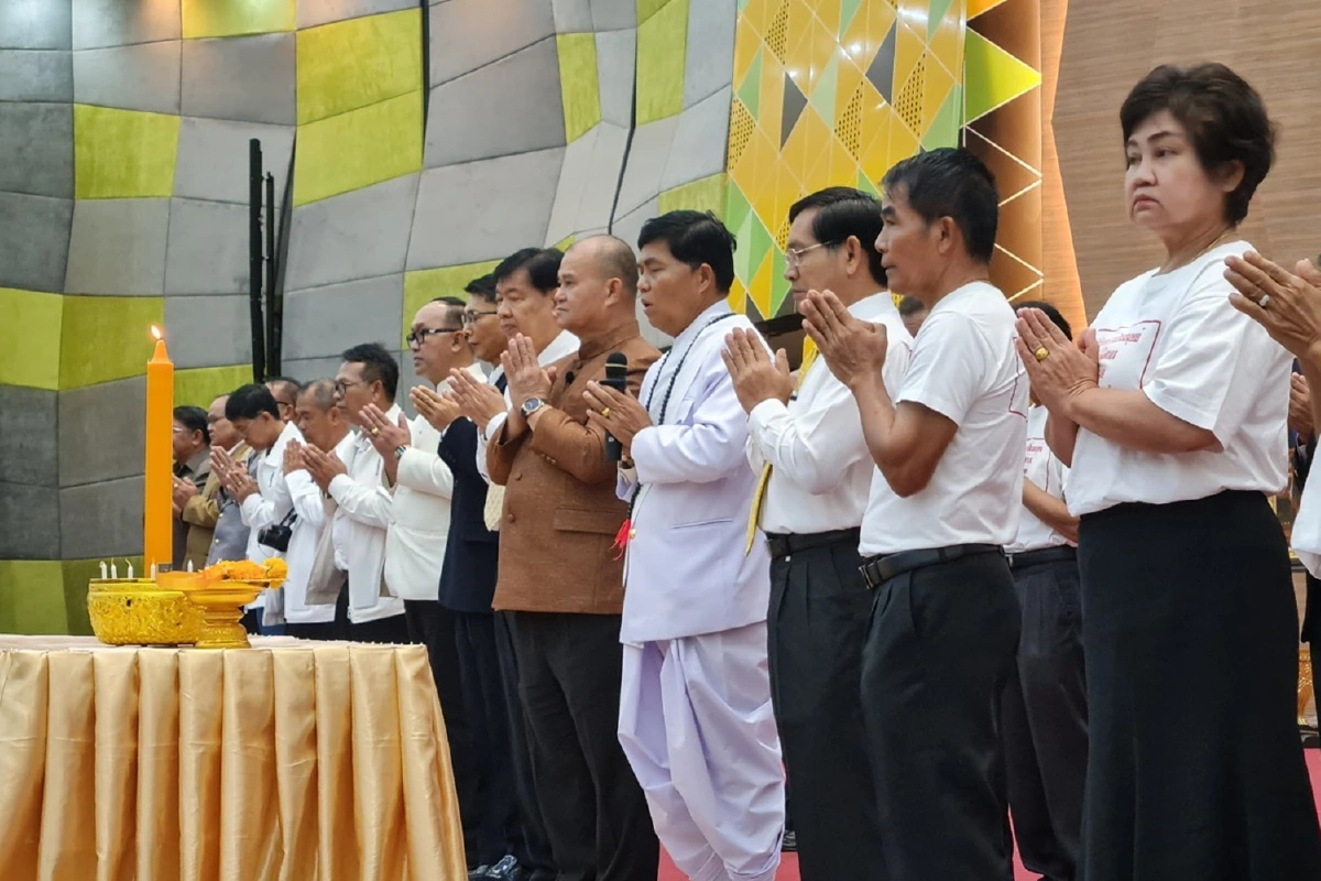 ครูรวมพลังขอความเป็นธรรมสอบทุจริตสนามฟุตซอลโรงเรียน