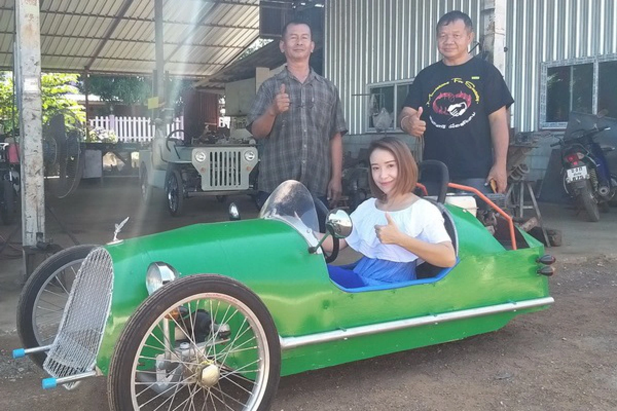 ลุงวัย 51 ความรู้ ป.6 ประดิษฐ์รถโบราณคลาสสิค 4 คันไว้ขับเล่น