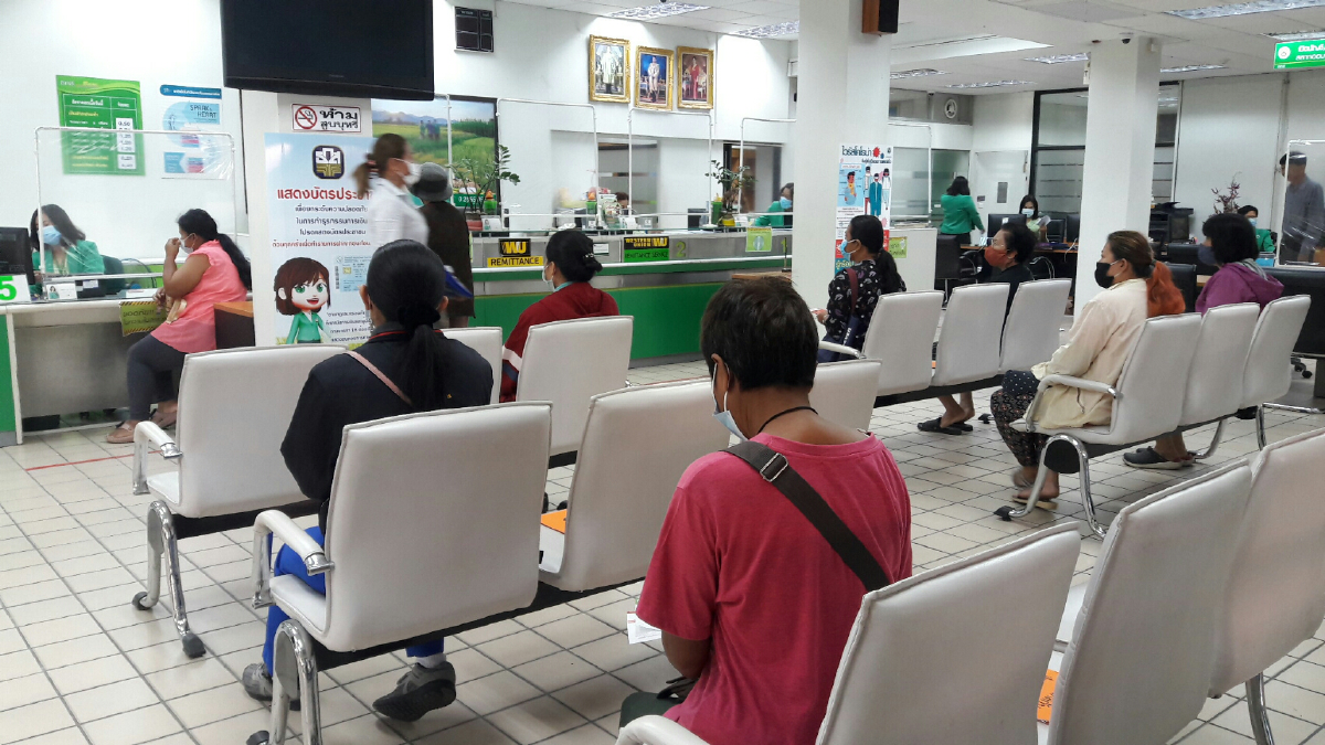 เกษตรกรโคราชตรวจสอบสิทธิ์-รับเงินประกันรายได้ปลูกข้าวนาปี