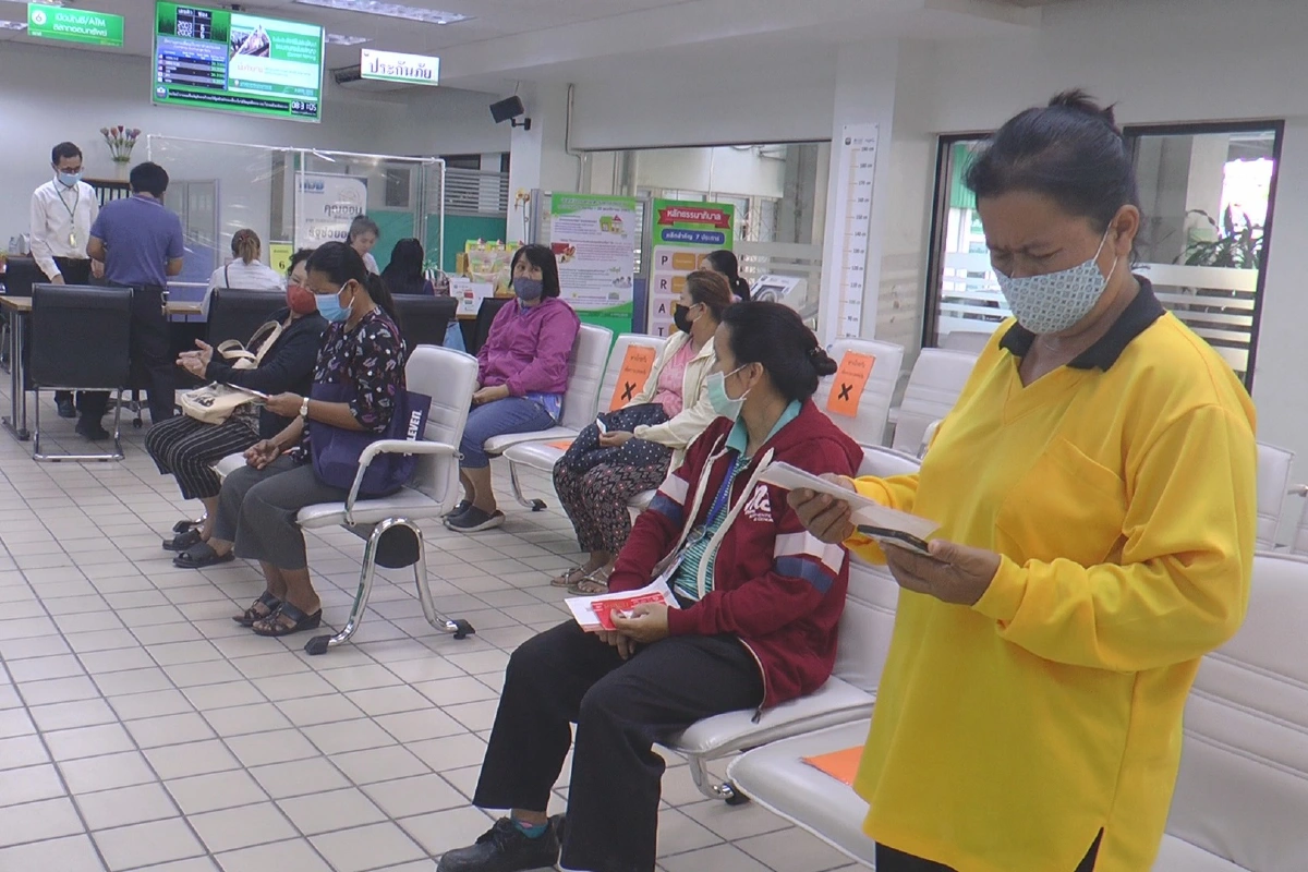 เกษตรกรโคราชตรวจสอบสิทธิ์-รับเงินประกันรายได้ปลูกข้าวนาปี