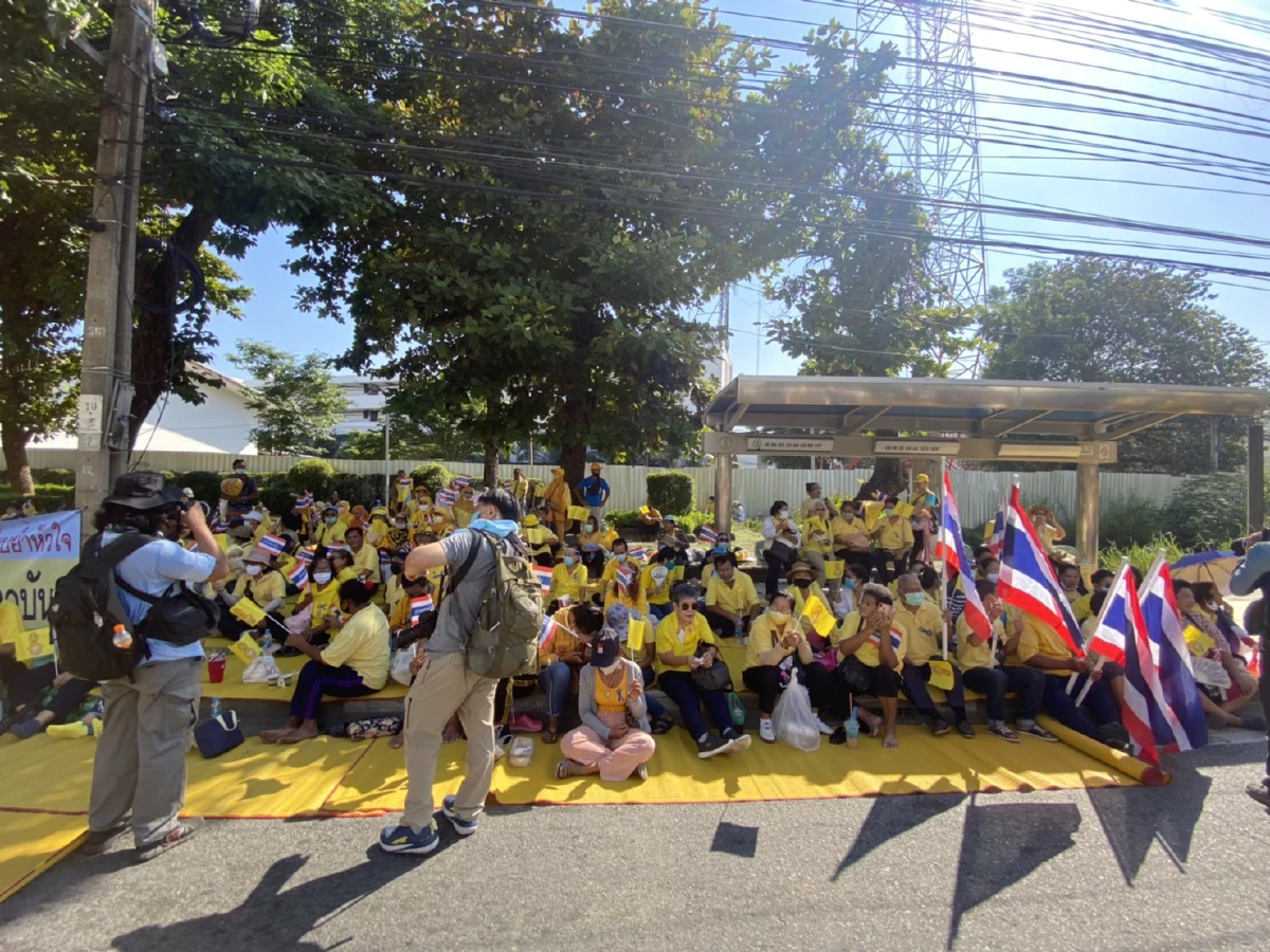 ภาพชุด "กลุ่มไทยภักดี" ชุมนุมค้านร่างแก้ไขรัฐธรรมนูญที่รัฐสภา