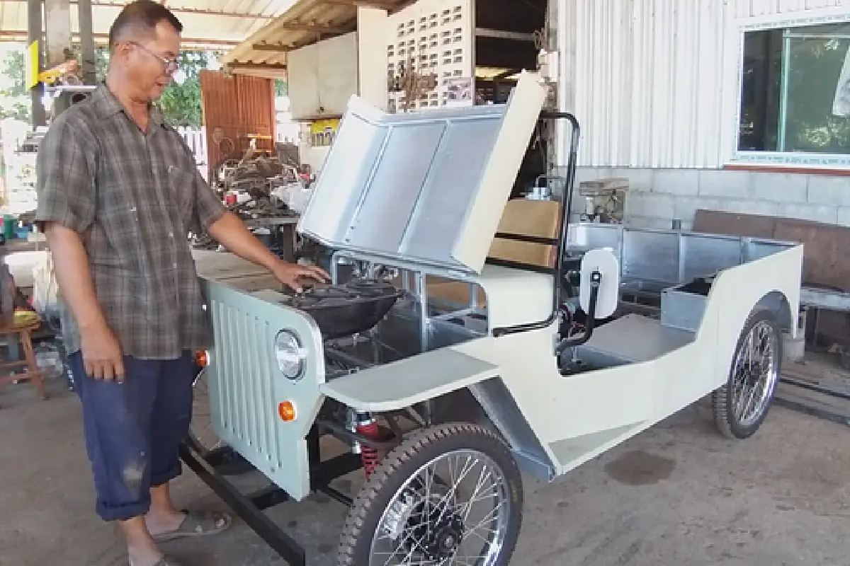 ลุงวัย 51 ความรู้ ป.6 ประดิษฐ์รถโบราณคลาสสิค 4 คันไว้ขับเล่น