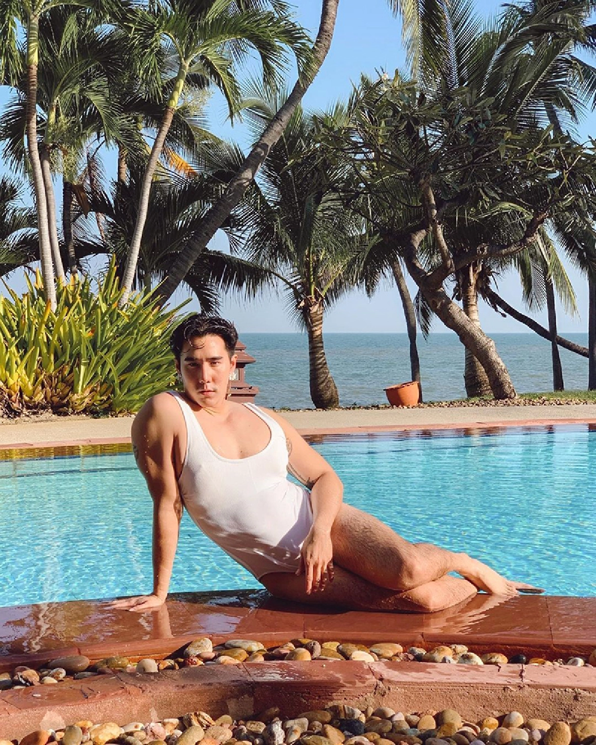 เขื่อน เคโอติก นุ่งวันพีซเว้าสูงจัดเต็มความเซ็กซี่..เพราะเสื้อผ้าไม่มีเพศ