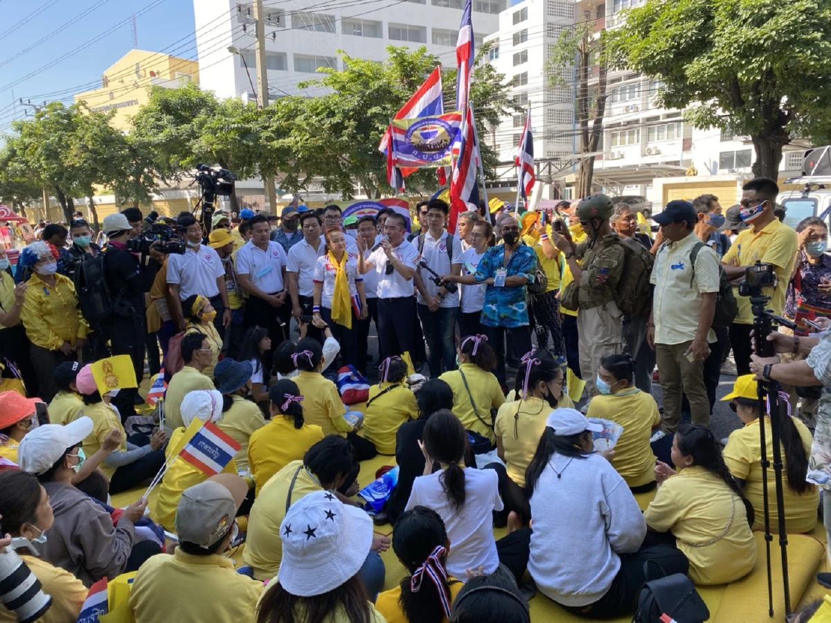 ภาพชุด "กลุ่มไทยภักดี" ชุมนุมค้านร่างแก้ไขรัฐธรรมนูญที่รัฐสภา