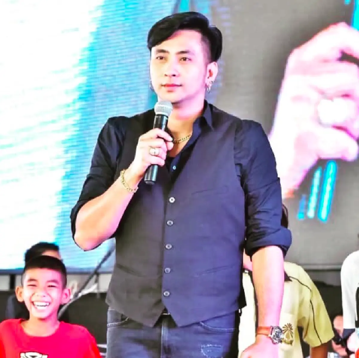 “บอล เชิญยิ้ม” เผยเหตุเลิกใช้ชื่อวง “ฮาไม่จำกัด” พร้อมเผยชื่อใหม่ “โจ็กเกอร์ แฟมิลี่” 