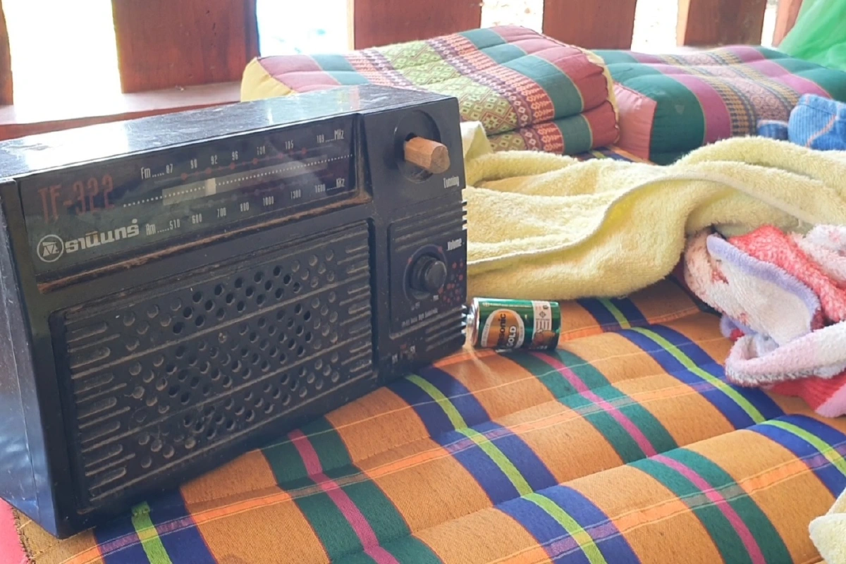 ชาวบ้านกว่าสิบหลังคาเรือนไม่มีกระแสไฟฟ้าใช้ทั้งที่เสาไฟฟ้าอยู่ฝั่งตรงข้ามถนน