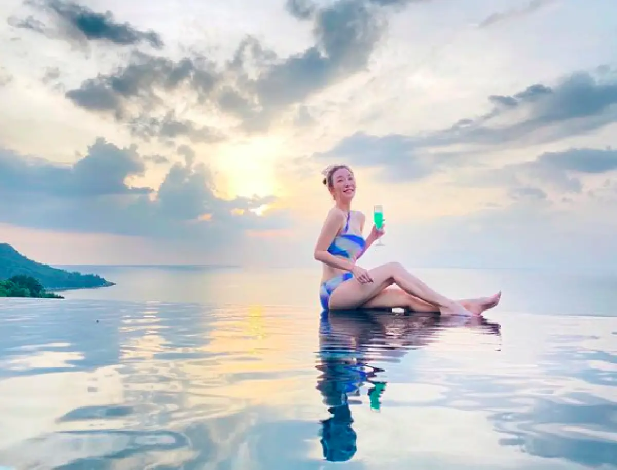 "ตู่-มาวิน" ควงคู่เที่ยวภูเก็ต พร้อมโชว์ความแซ่บแบบแพ็คคู่ก่อนแต่งงาน 