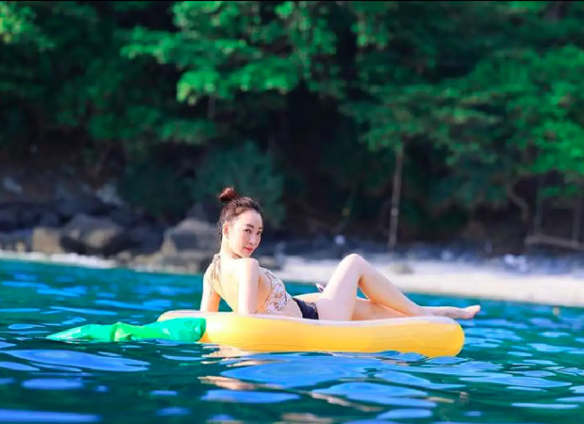 "ตู่-มาวิน" ควงคู่เที่ยวภูเก็ต พร้อมโชว์ความแซ่บแบบแพ็คคู่ก่อนแต่งงาน 