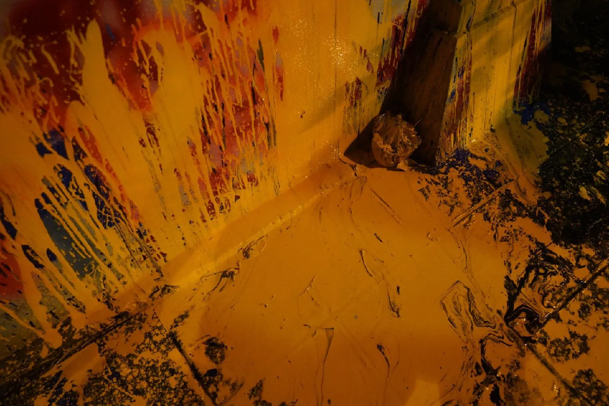 เละ!ภาพชุดสภาพหน้าสำนักงานตำรวจแห่งชาติหลังม็อบสาดสีใส่