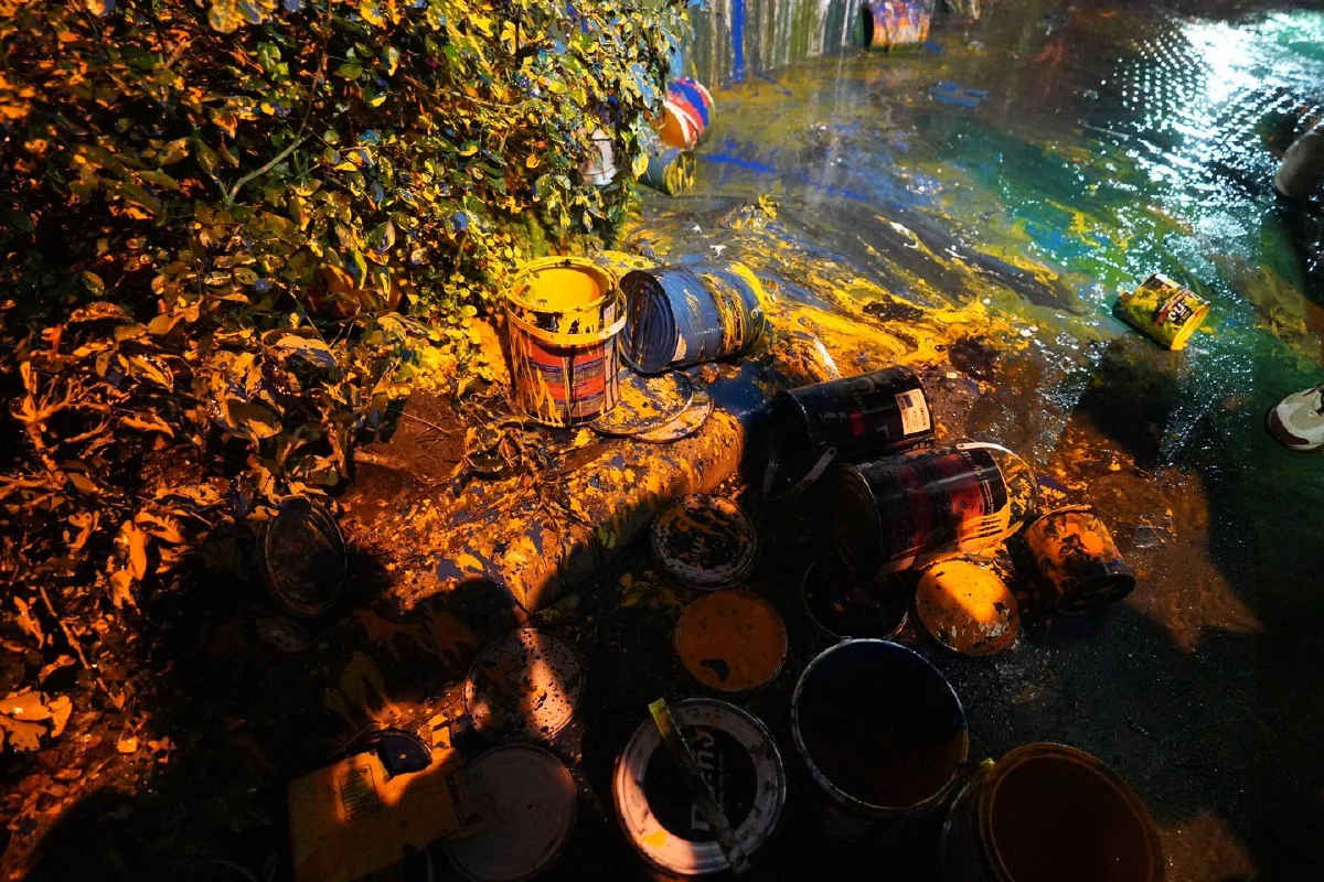 เละ!ภาพชุดสภาพหน้าสำนักงานตำรวจแห่งชาติหลังม็อบสาดสีใส่