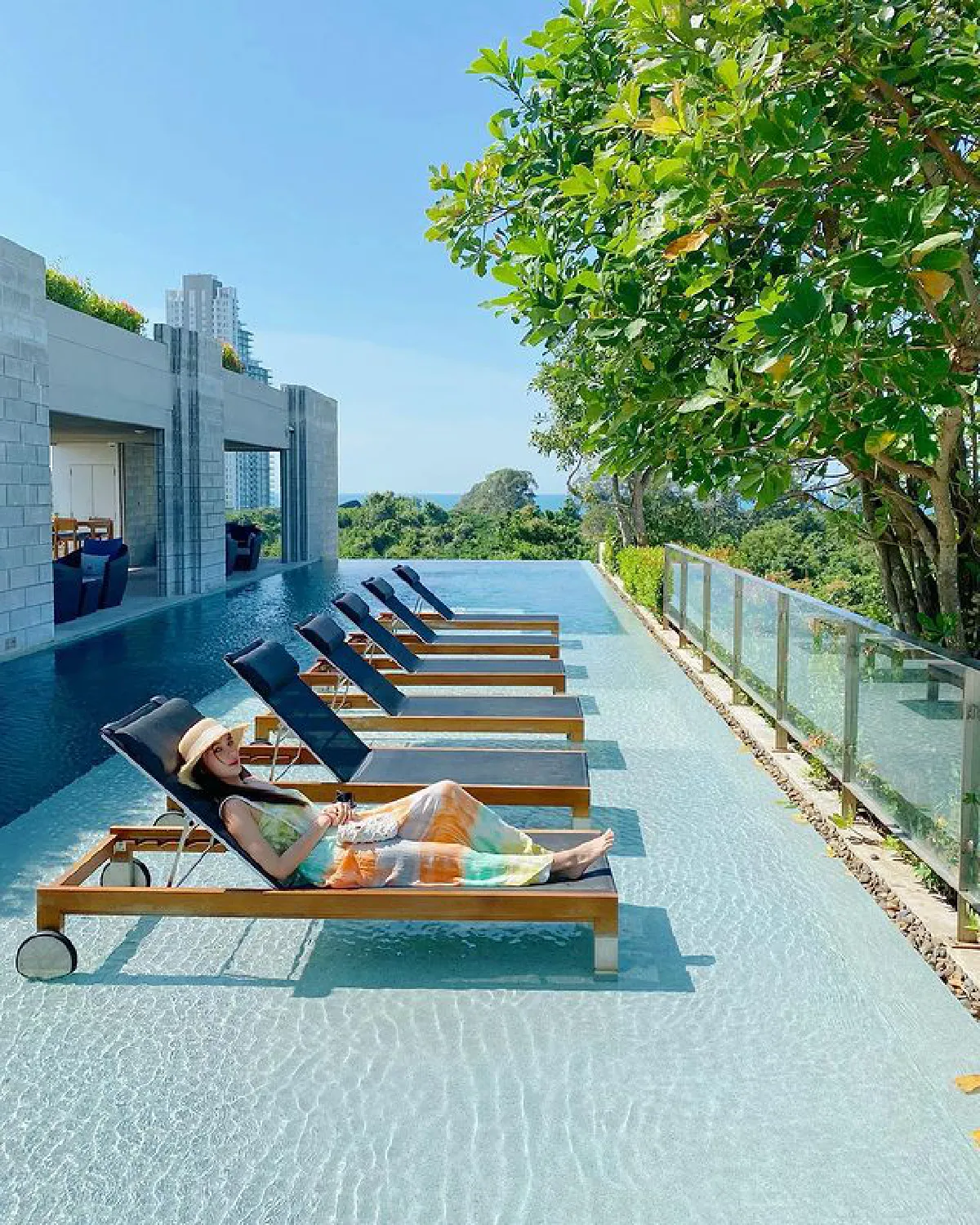 มีแฟนมาคุม! วิว เซ็กซี่สุดปังในชุดว่ายน้ำ งานนี้ เจษ รับหน้าที่ตากล้องส่วนตัว 