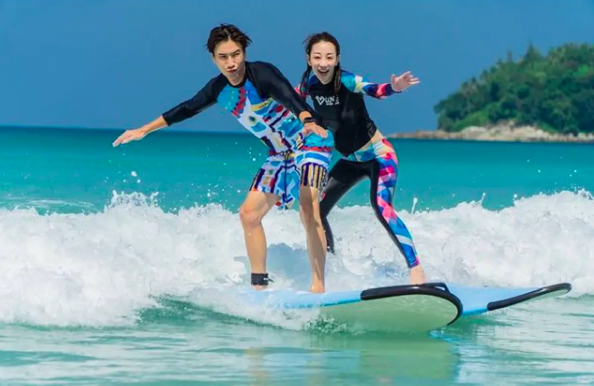 "ตู่-มาวิน" ควงคู่เที่ยวภูเก็ต พร้อมโชว์ความแซ่บแบบแพ็คคู่ก่อนแต่งงาน 