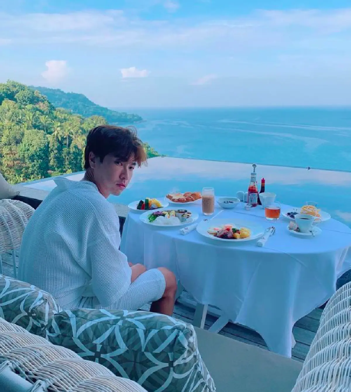 "ตู่-มาวิน" ควงคู่เที่ยวภูเก็ต พร้อมโชว์ความแซ่บแบบแพ็คคู่ก่อนแต่งงาน 