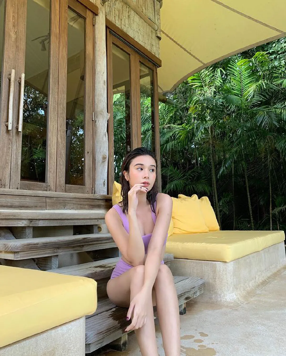 "เก้า สุภัสสรา" เซ็กซี่เบาๆ แต่น่ารักมาก แจกความสดใสในชุดว่ายน้ำสีม่วง