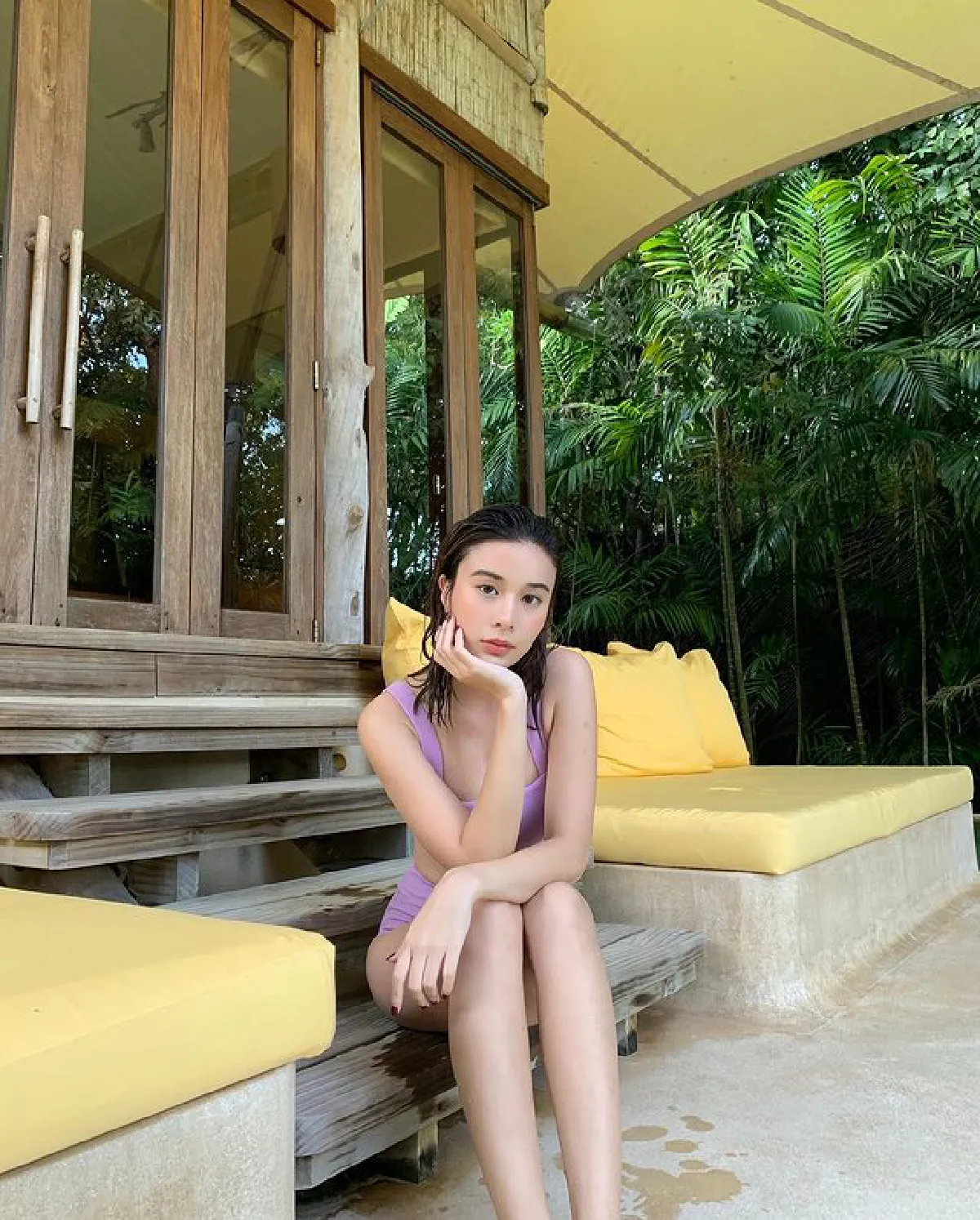 "เก้า สุภัสสรา" เซ็กซี่เบาๆ แต่น่ารักมาก แจกความสดใสในชุดว่ายน้ำสีม่วง