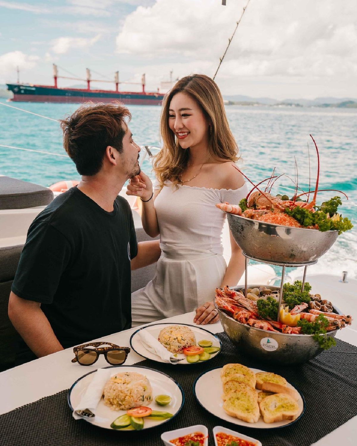 สละโสดแล้ว! เจ็ท ณัฐพงศ์ คุกเข่าขอ แพทตี้ พิมพาภรณ์ แต่งงานกลางทะเล