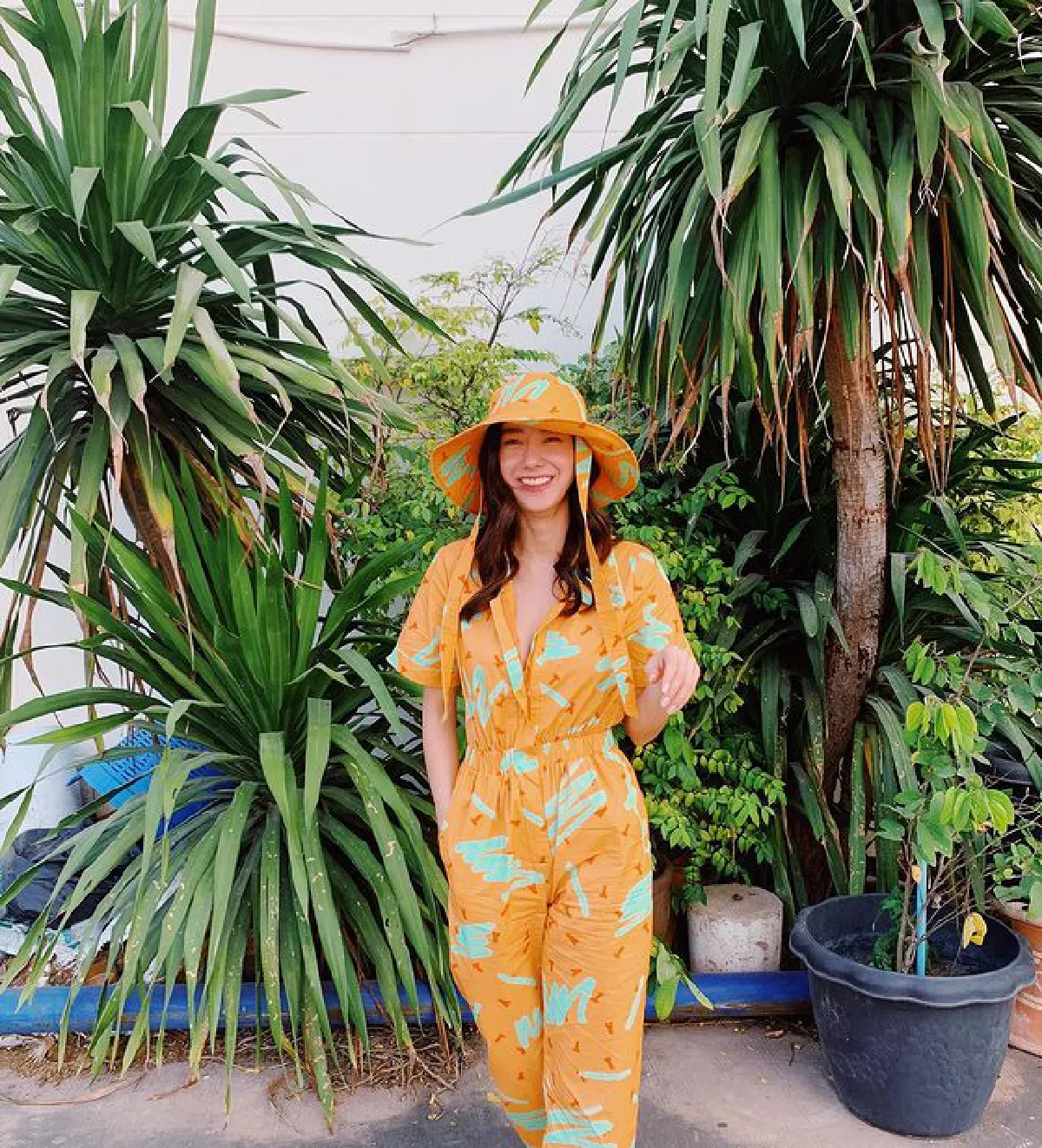 ไอซ์ อภิษฎา นุ่งชุดว่ายน้ำเว้าสูง เที่ยวทะเลหัวหินกับครอบครัว