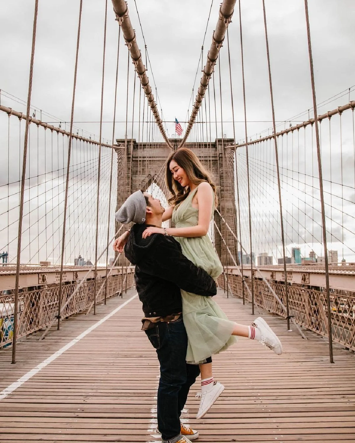 สละโสดแล้ว! เจ็ท ณัฐพงศ์ คุกเข่าขอ แพทตี้ พิมพาภรณ์ แต่งงานกลางทะเล