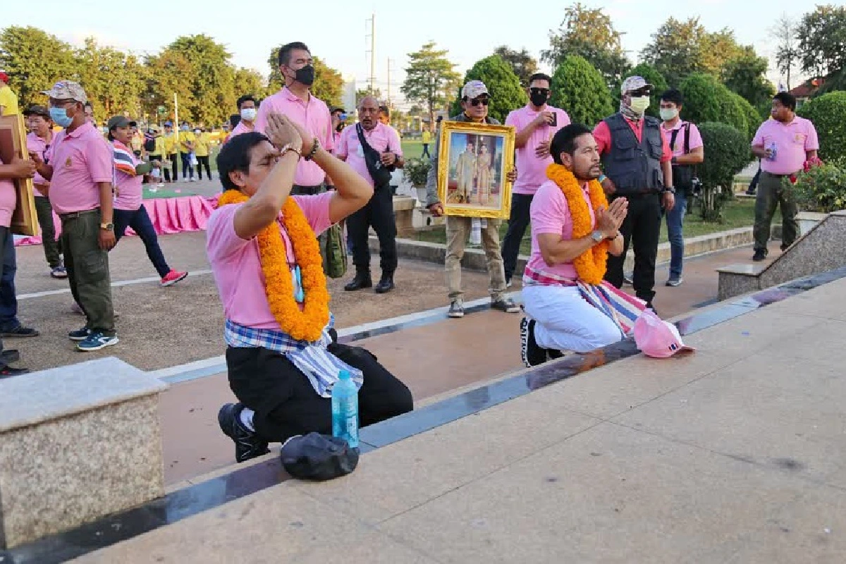 บิณฑ์ - เอกพันบุกเลยร่วมกิจกรรมกลุ่มคนไทเลยปกป้องสถาบัน