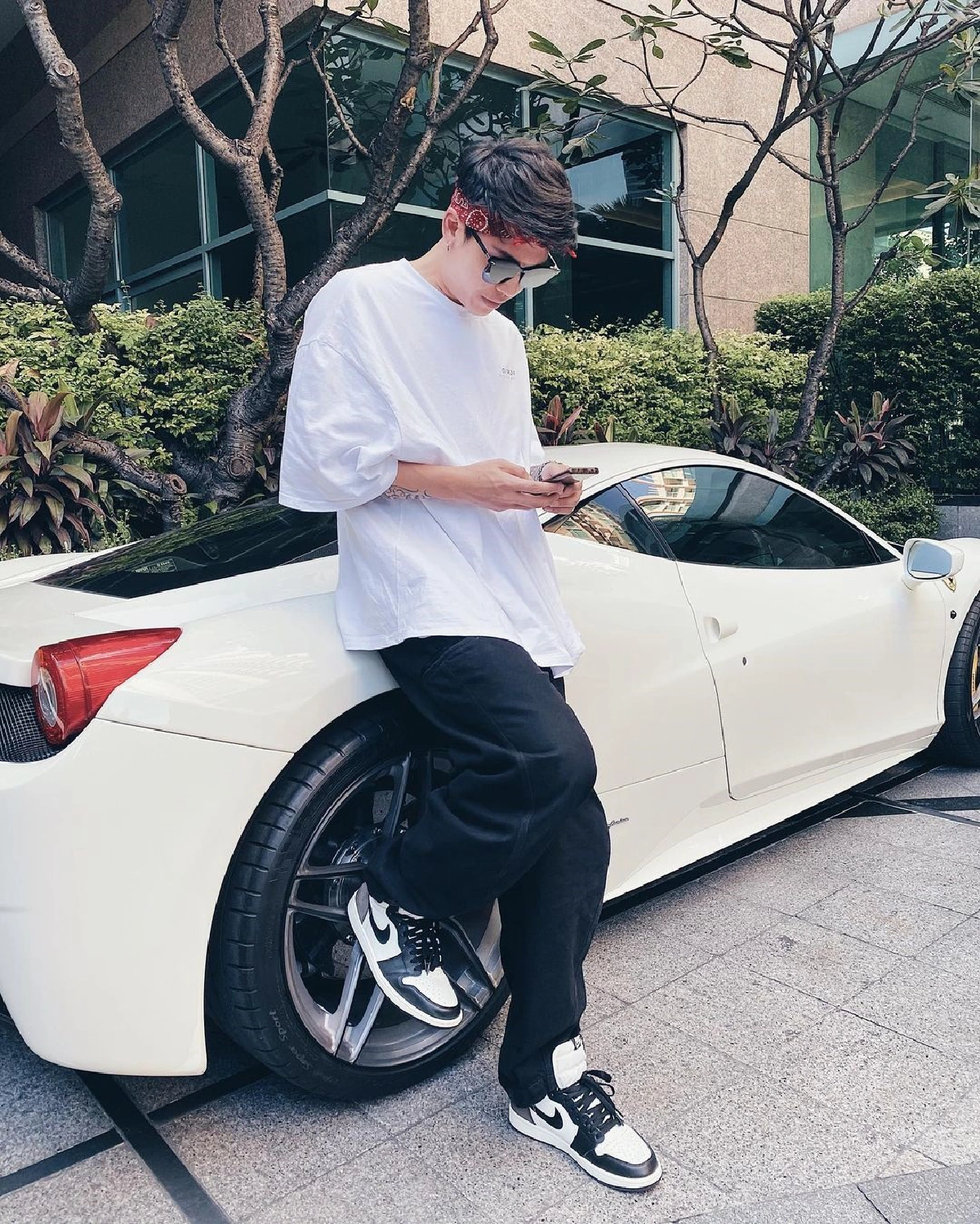 “ป๊อก ภัสสรกรณ์” รีบแจงชาวเน็ต เจอคอมเมนต์บอกชอบโชว์แต่รองเท้าแบรนด์ดัง 