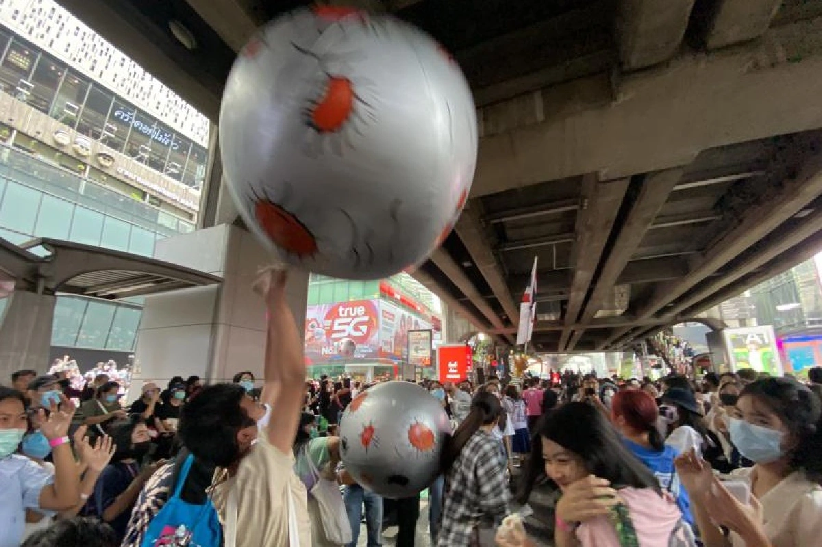 นักเรียนเลวเปรียบณัฏฐพลเป็นไดโนเสาร์เหตุไม่ยอมรับร่างรธน.ทั้ง7ฉบับ