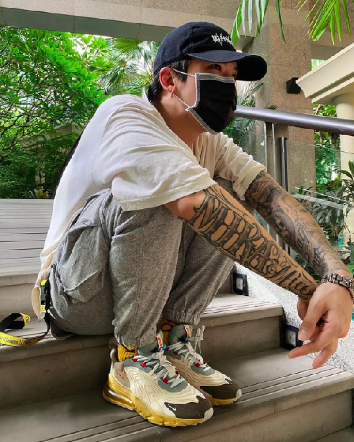 “ป๊อก ภัสสรกรณ์” รีบแจงชาวเน็ต เจอคอมเมนต์บอกชอบโชว์แต่รองเท้าแบรนด์ดัง 