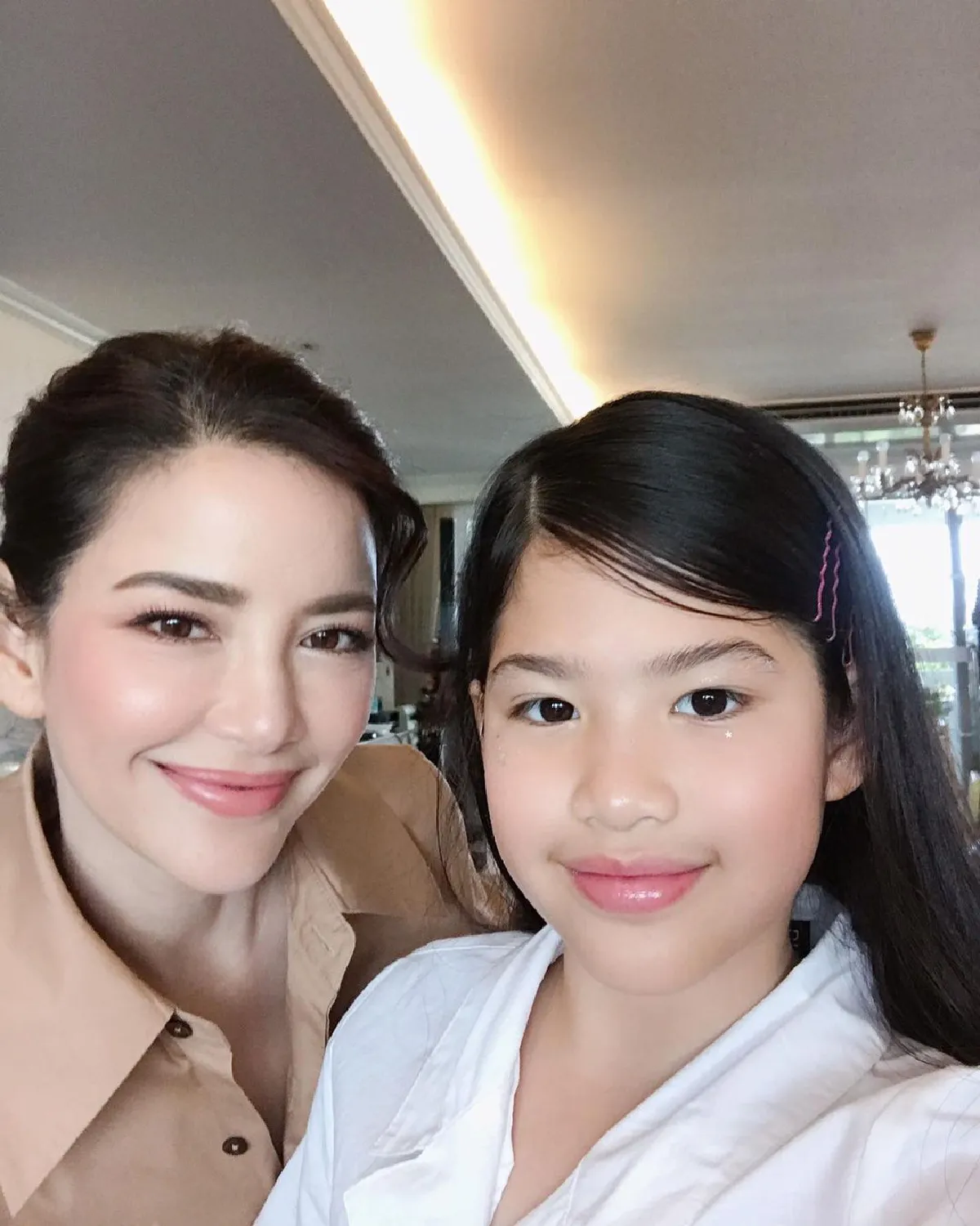 โตเป็นสาวแล้ว “น้องนาวา” ลูก “อ้อม พิยดา” ฉายแววสวยหนัก ชวนคุณแม่ถ่ายเซลฟี่คู่