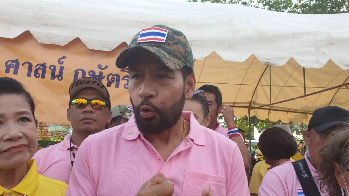 "บิณฑ์–เอกพันธ์"จับมือชาวปราจีนฯแสดงพลังปกป้องสถาบันฯ