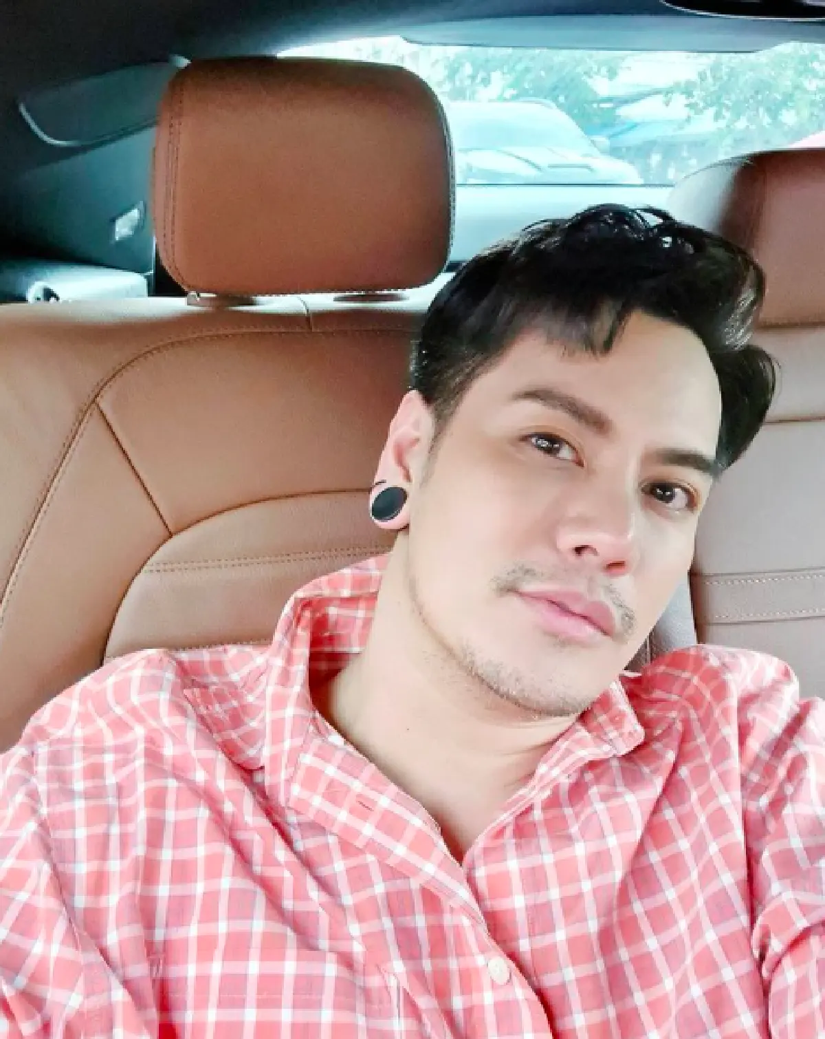 “อ๊อฟ ปองศักดิ์” ถูกขู่ให้ระวังตัว หลังออกมาแสดงความเห็นเชิงสนับสนุนม็อบสาดสี 