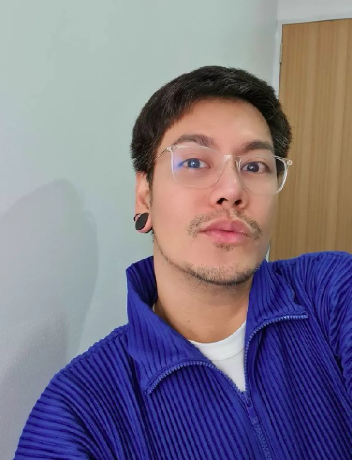 “อ๊อฟ ปองศักดิ์” ถูกขู่ให้ระวังตัว หลังออกมาแสดงความเห็นเชิงสนับสนุนม็อบสาดสี 