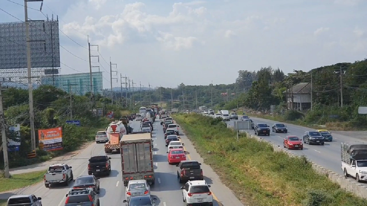 แห่เดินทางกลับกรุงเทพฯหลังหยุดยาว4วันถนนมิตรภาพรถแน่น