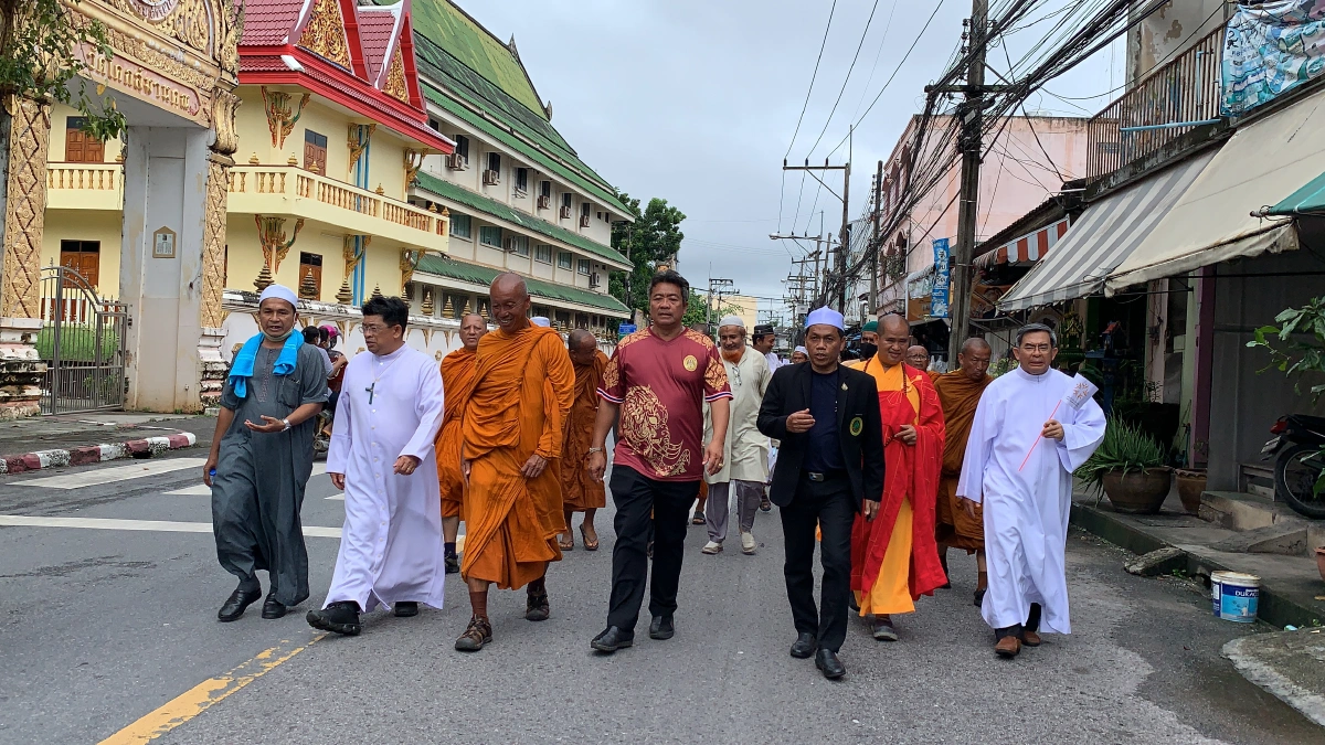 ผู้แทน5ศาสนาร่วมเดินเจริญเมตตาเรียกร้องให้คนไทยรักกัน