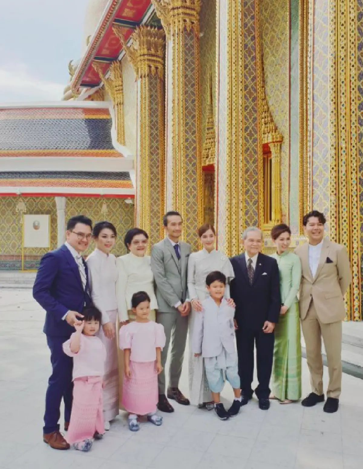 “ก้อย-ตูน” เข้ารับประทานน้ำพระพุทธมนต์จาก “สมเด็จพระสังฆราชฯ” ก่อนเริ่มต้นชีวิตคู่