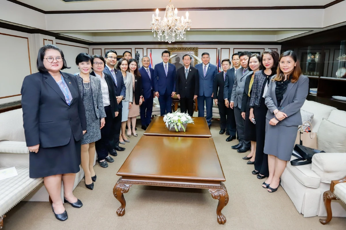 เลขาธิการ คปภ. พร้อมด้วยคณะผู้บริหารระดับสูง เข้าพบรัฐมนตรีว่าการกระทรวงการคลังเพื่อรับมอบนโยบายและการดำเนินงานด้านการประกันภัย