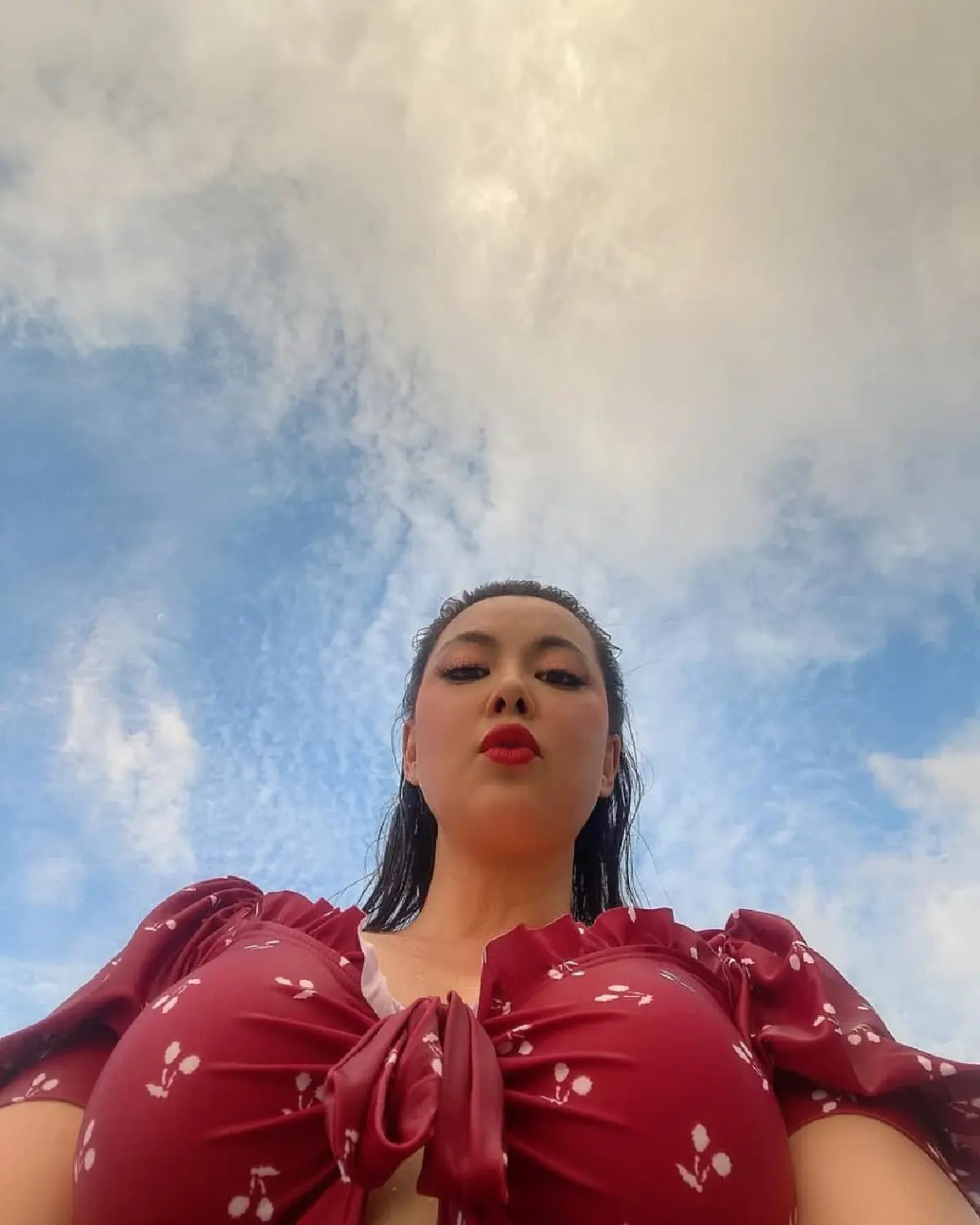 “บุ๋ม ปนัดดา” สตรองมาก! โชว์ท่ายากทำสะพานโค้งบนเซิร์ฟบอร์ด