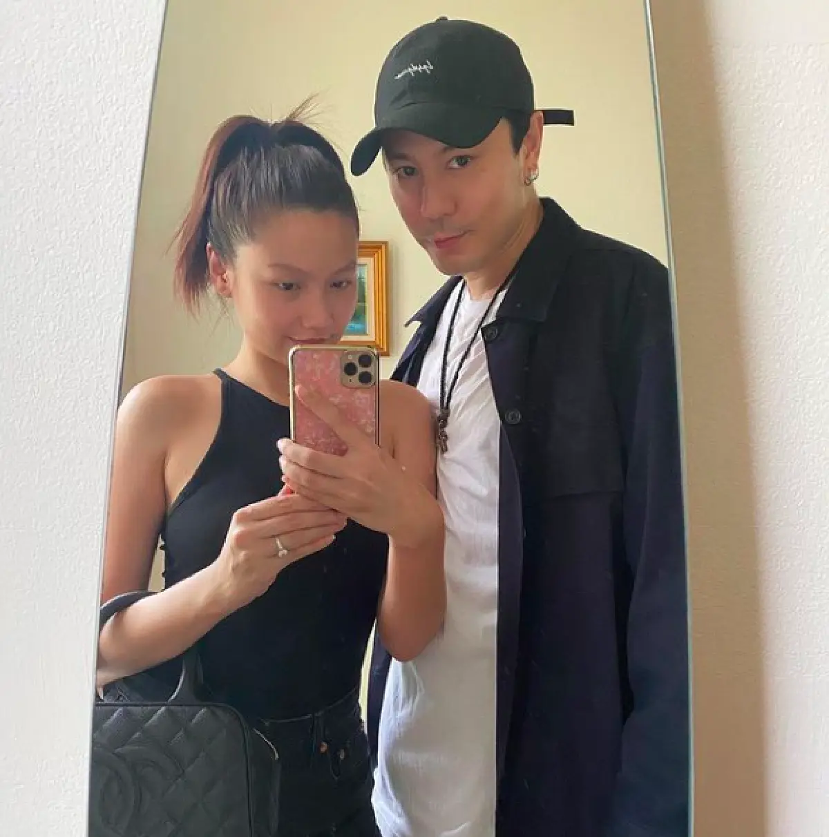 แถวนี้ไม่มีปลอม! “พลอย-โดม-เมทัล” แชะภาพร่วมเฟรม หลังบังเอิญเจอกันสุดแฮปปี้ 